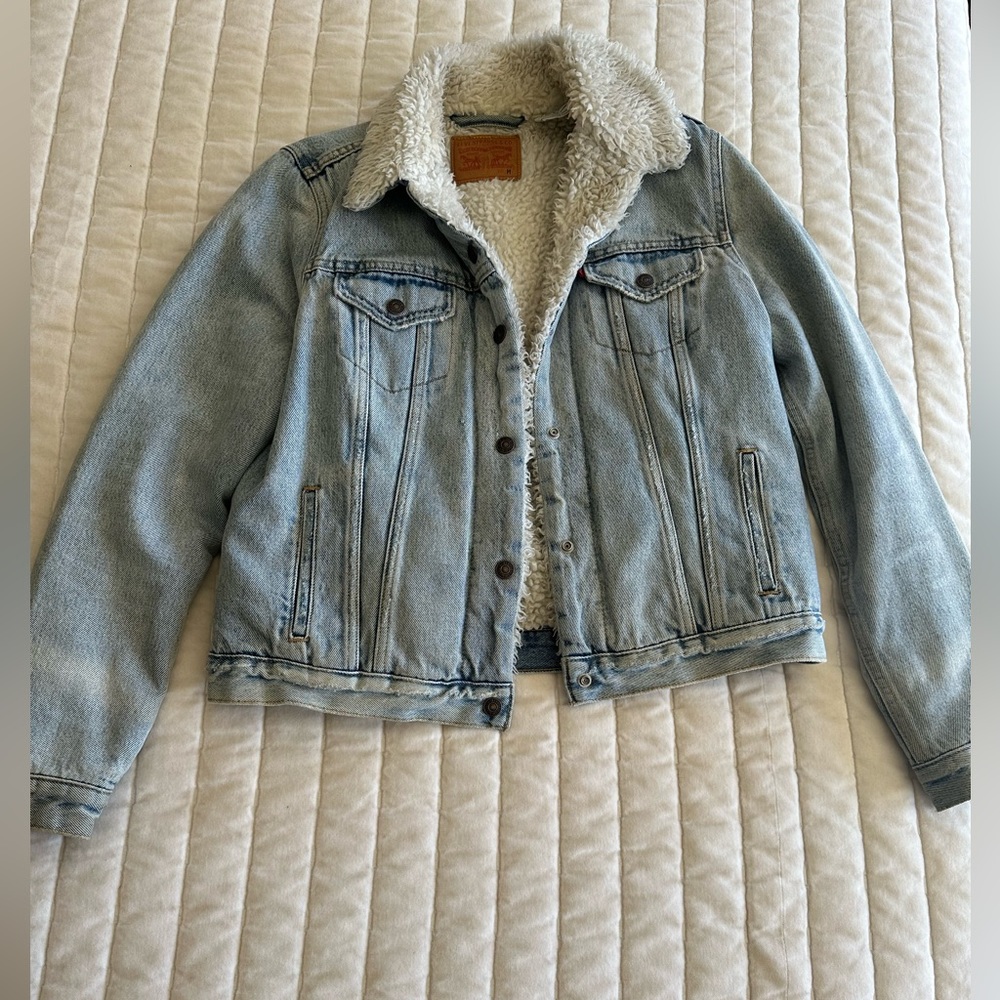 Light blue Levi’s jacket size M